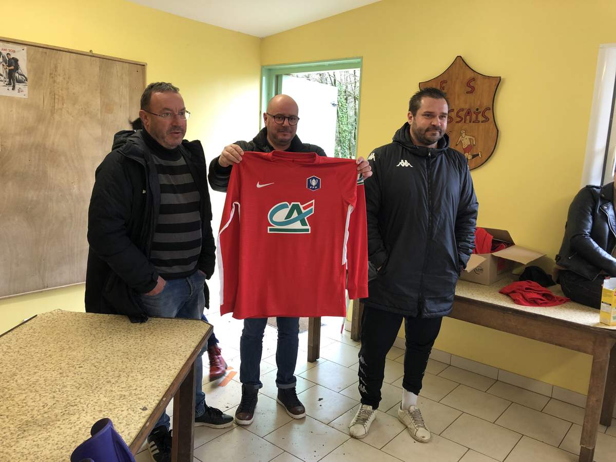 Album Remise Des Maillots Par Neuville Photo N1 Club Football