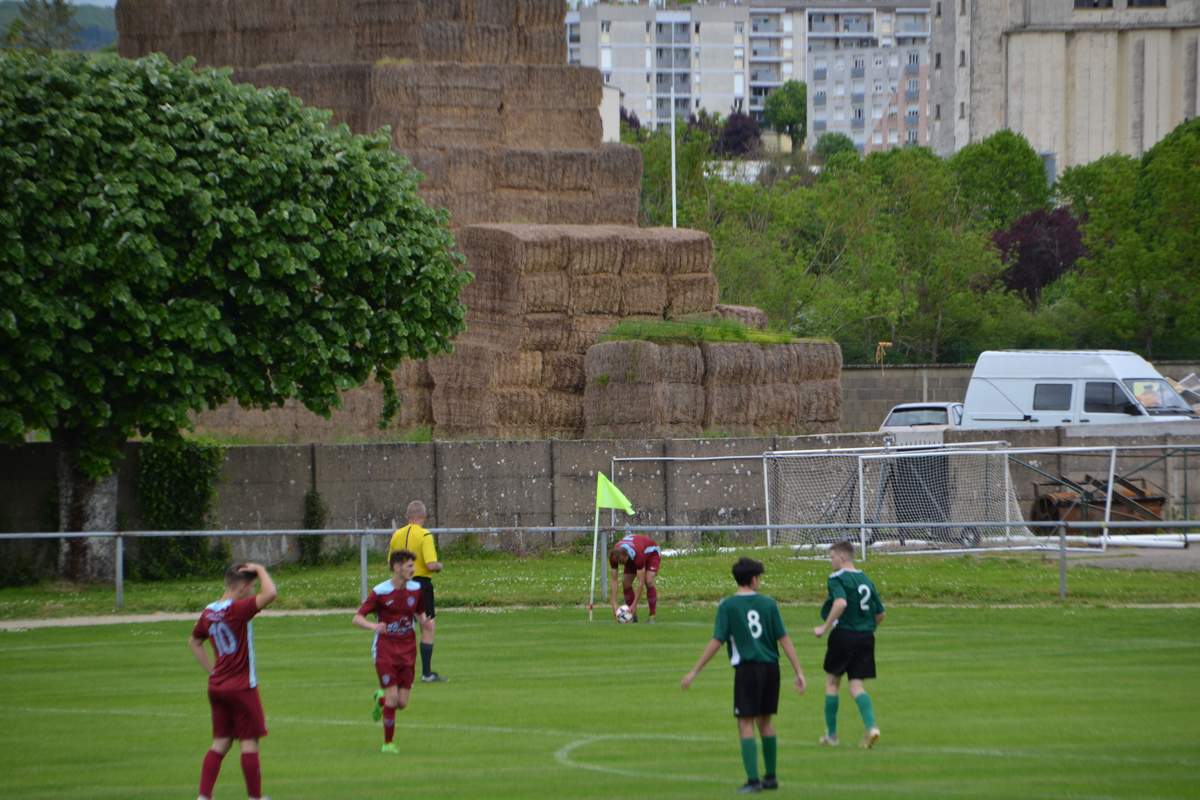 Album - Seniors UFT (10 - 2) US Varennes - Photo N°13 - Club Football ...