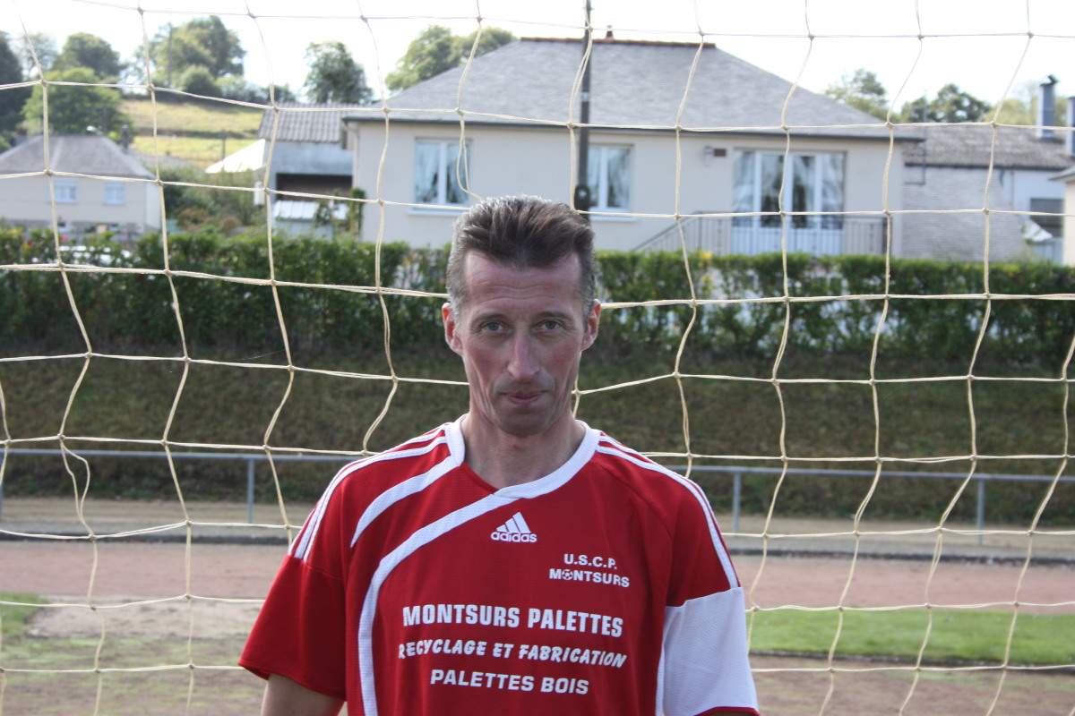 Joueur - Damien DESLAIS - club Football U.S.C. PAYS DE MONTSURS - Footeo